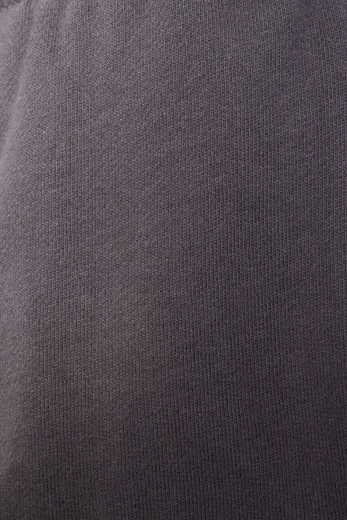 100080323_5GK_alt4_1920x2880