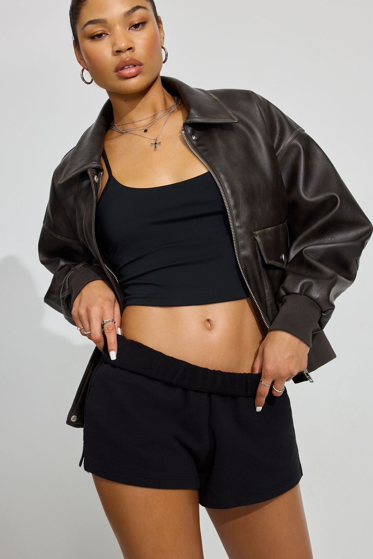 100084371_06V_alt2_1920x2880-4