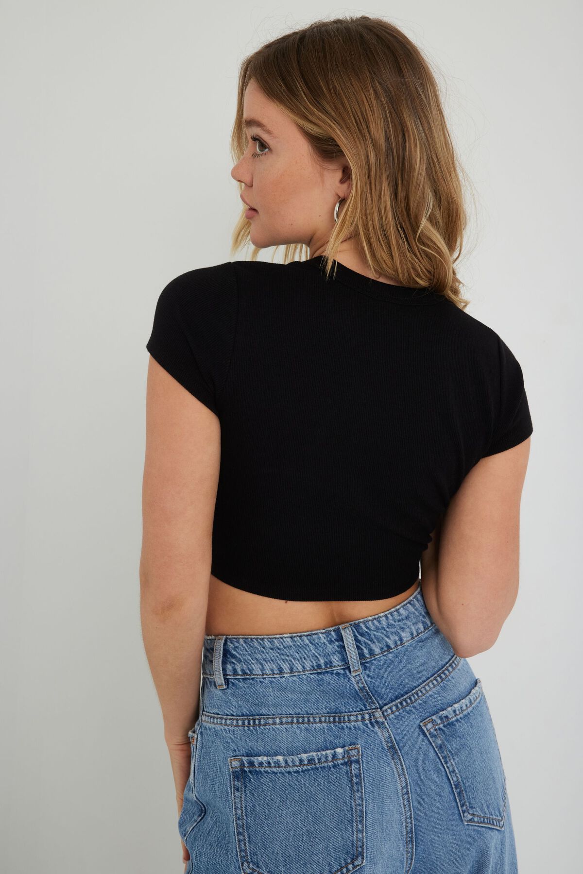 100086015_06V_alt2_1920x2880-46