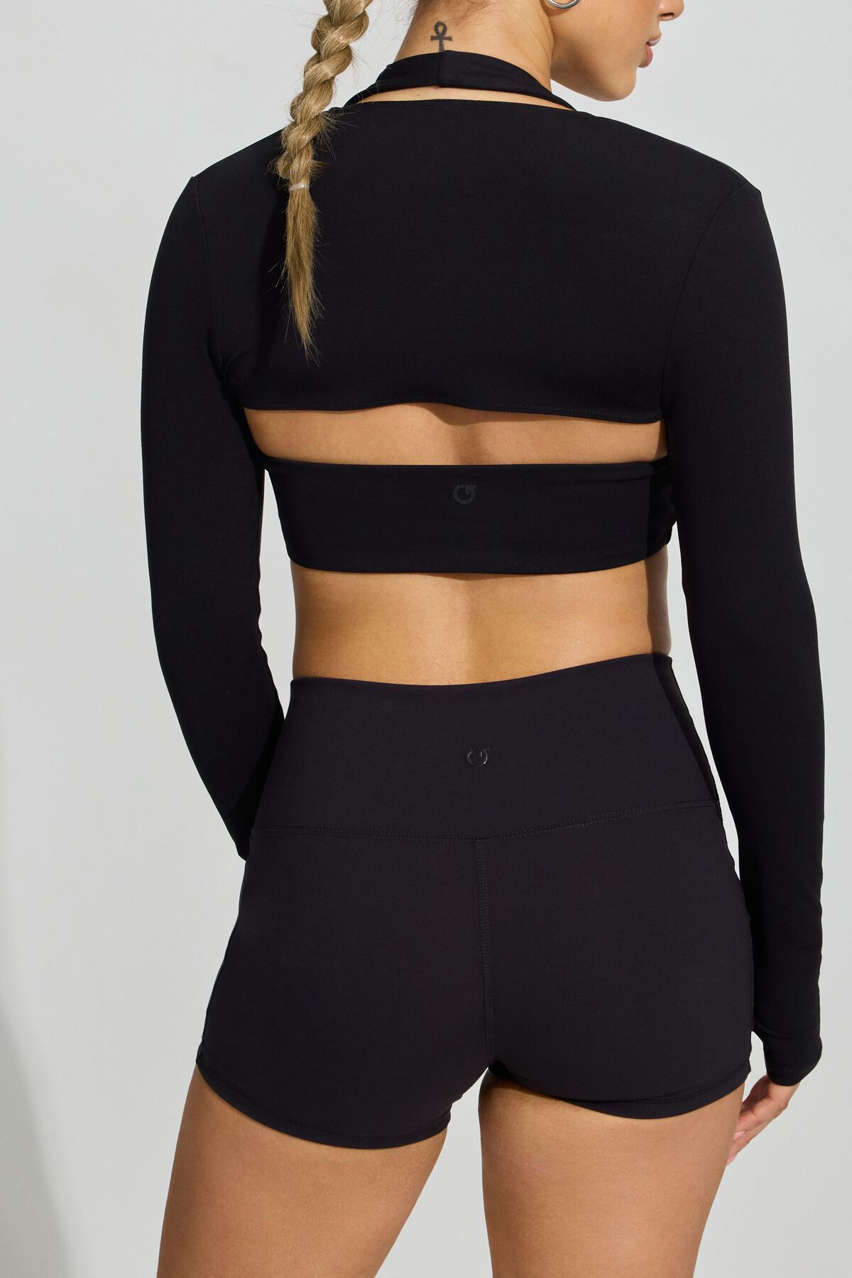 100087135_06V_alt3_1920x2880