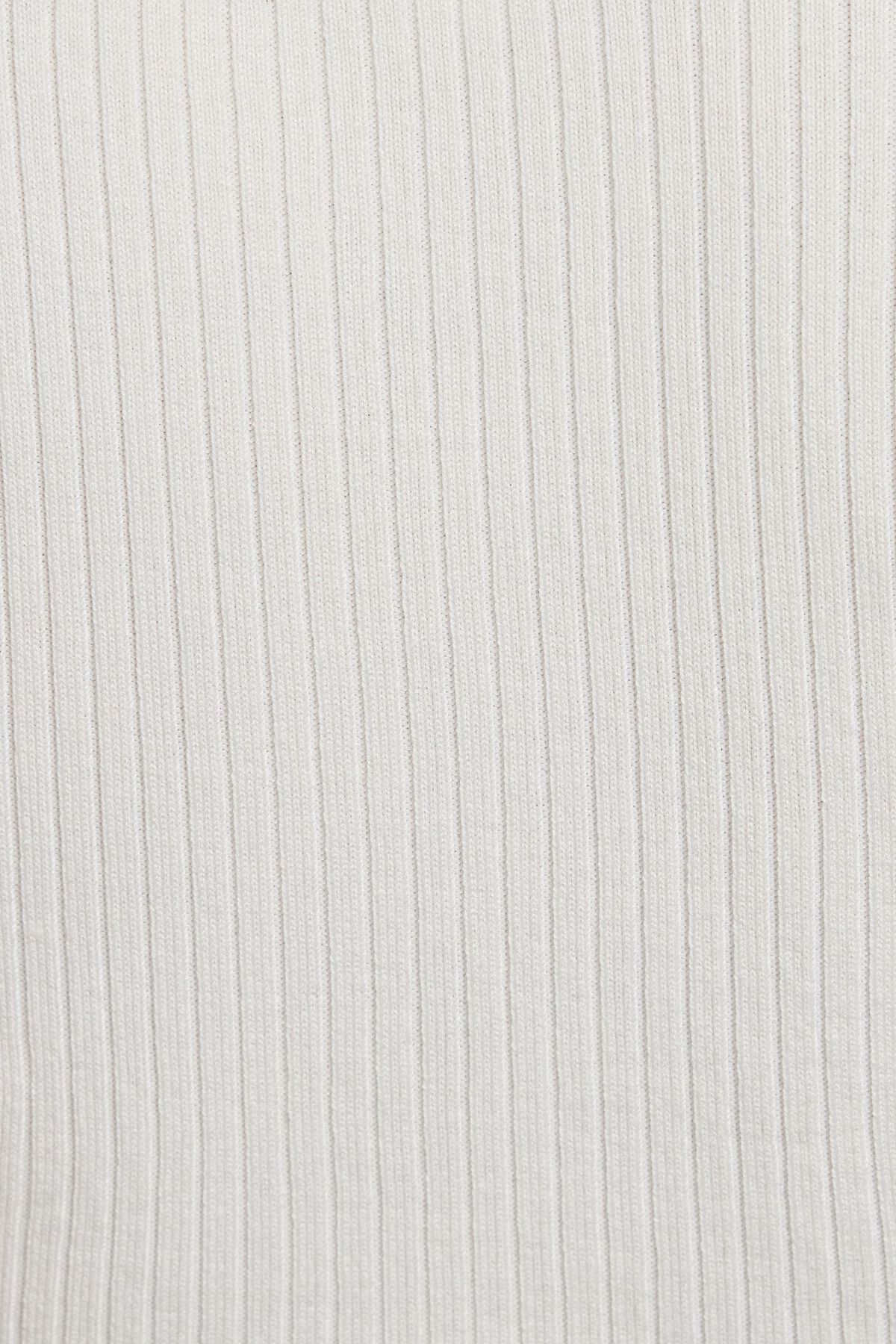 100090498_03G_alt4_1920x2880