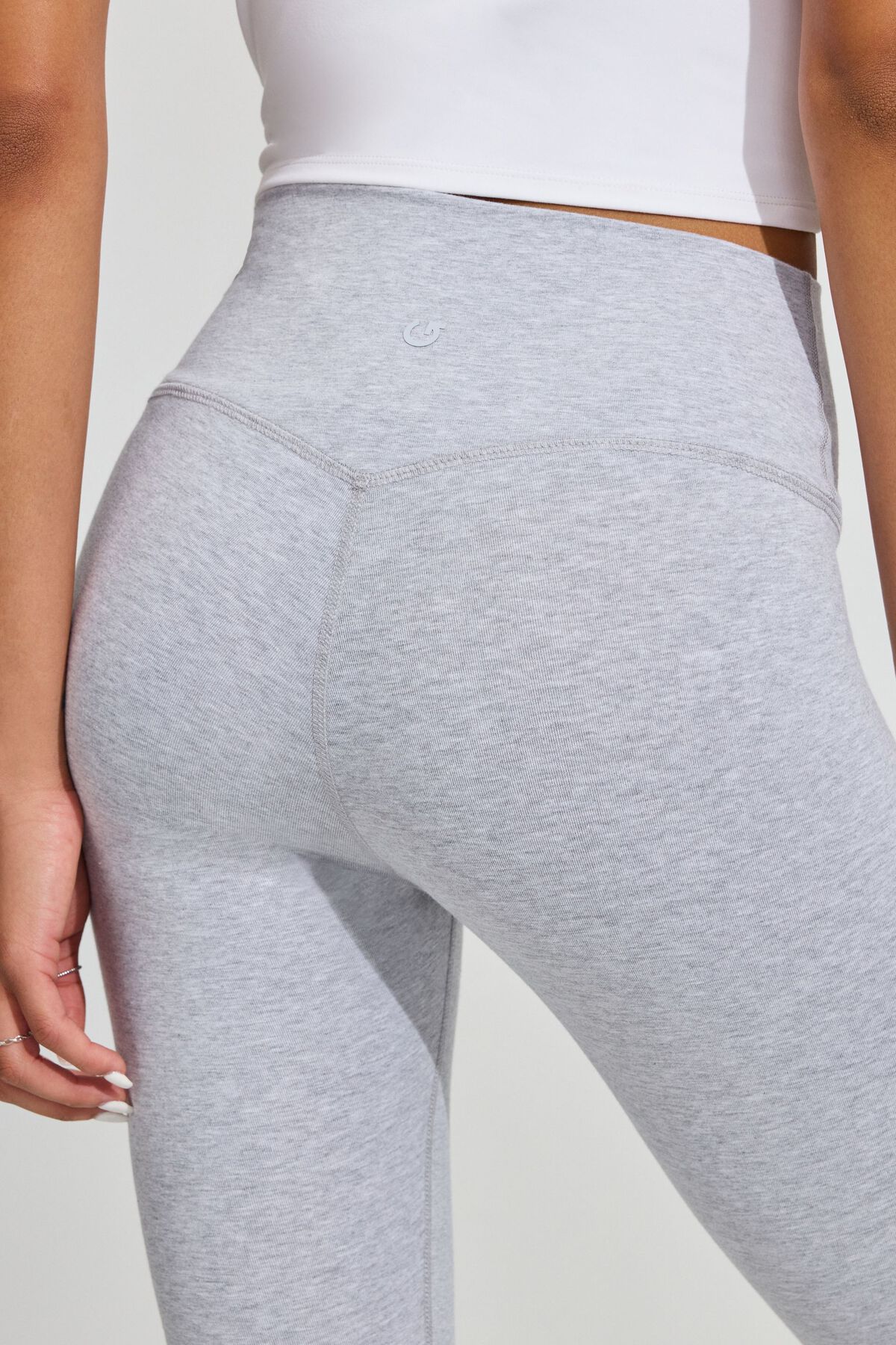 100091474_6YY_alt3_1920x2880