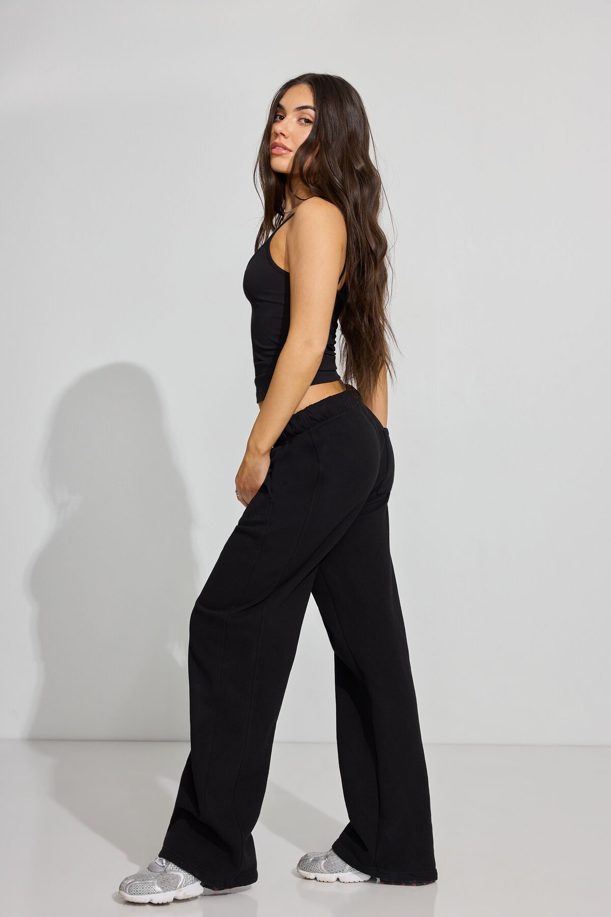 100091920_06V_1920x2880-1