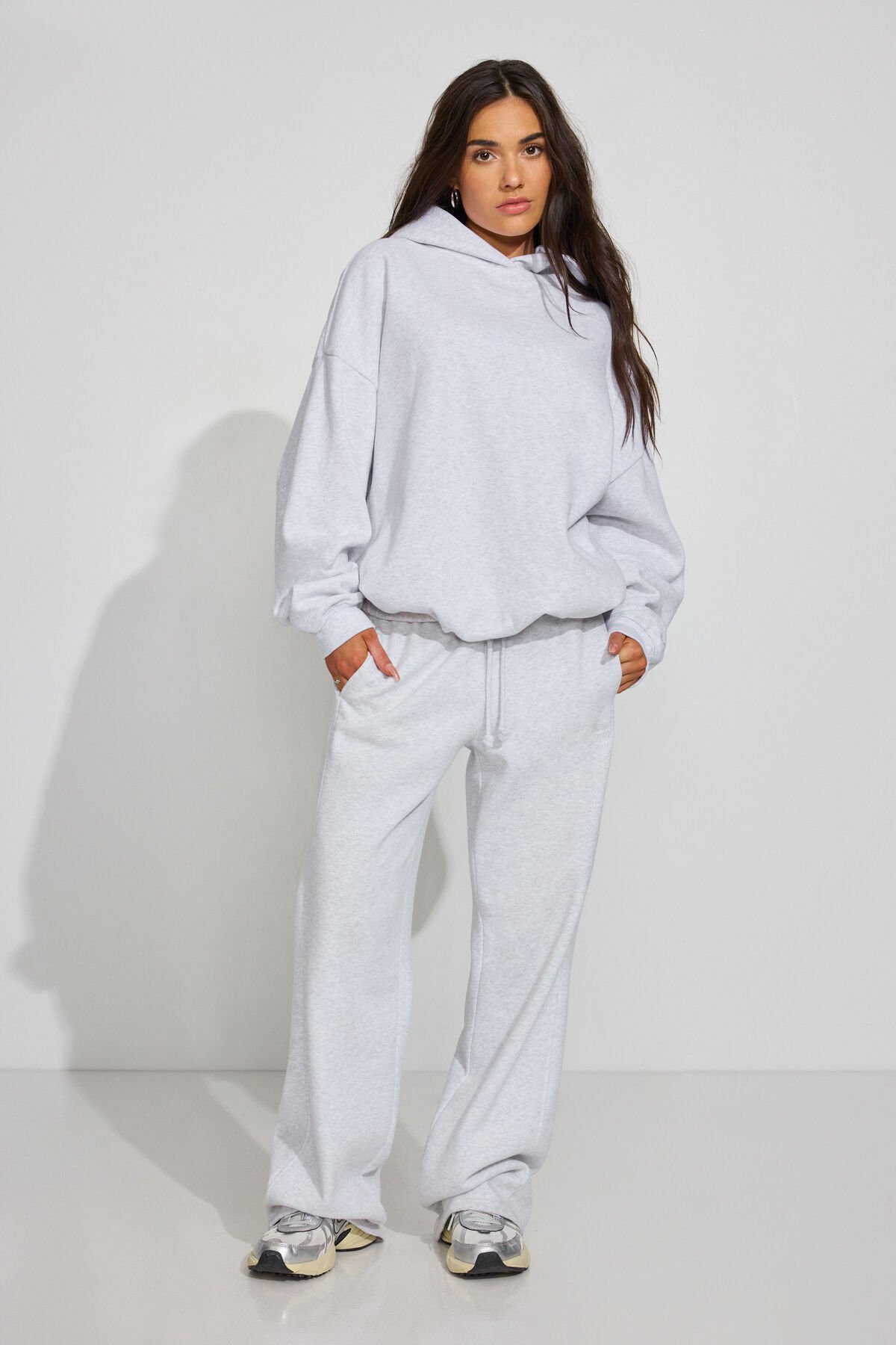 100092201_18X_alt2_1920x2880