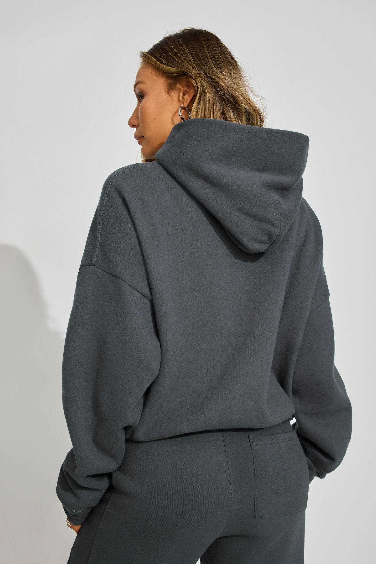 100092201_8D1_alt3_1920x2880