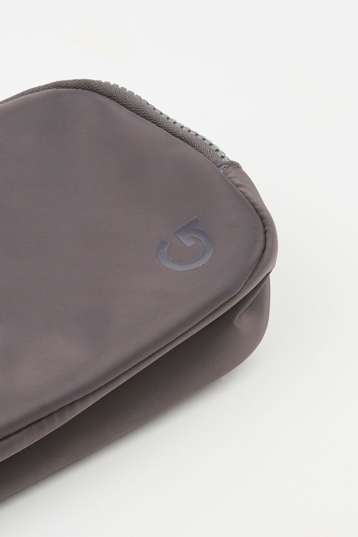 100093036_5GK_alt3_1920x2880