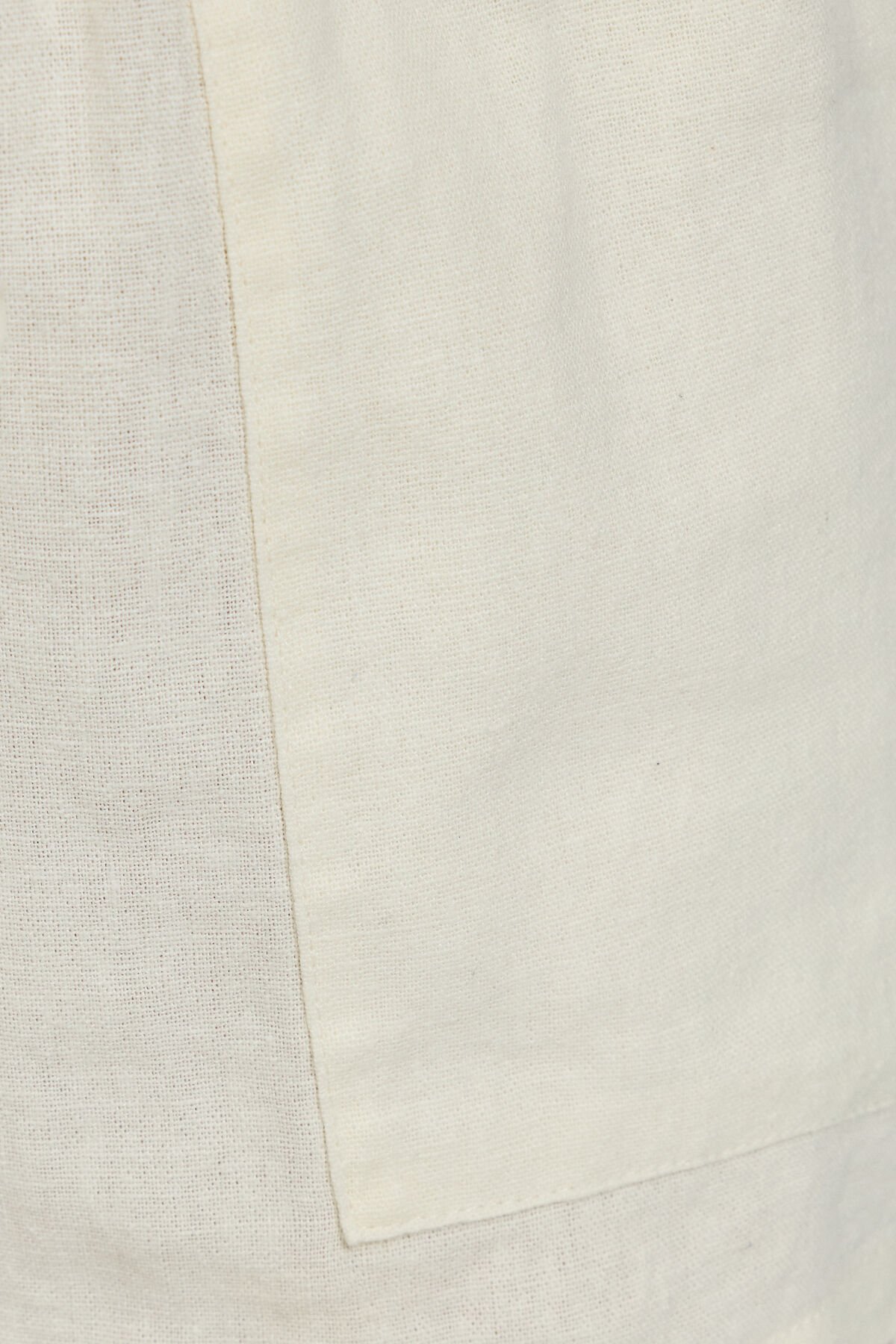 100093220_03G_alt4_1920x2880