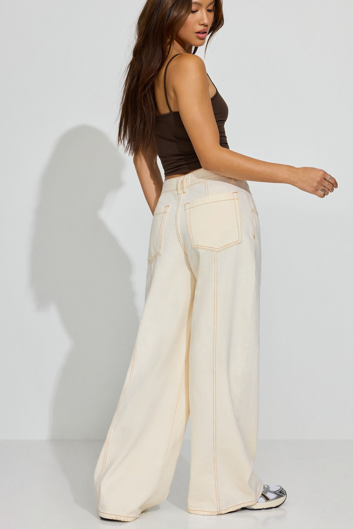 100093435_30N_alt3_1920x2880-2