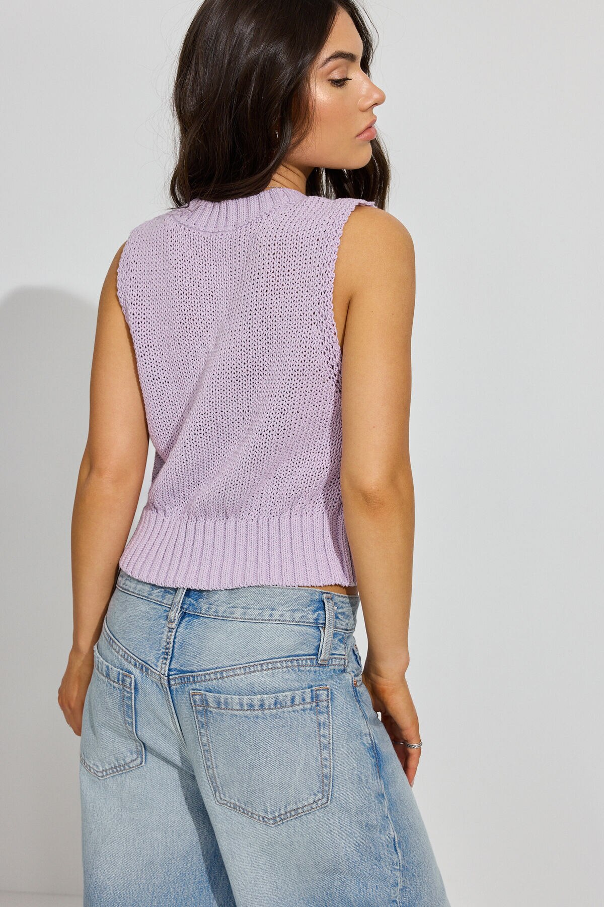 100093687_0CR_alt3_1920x2880