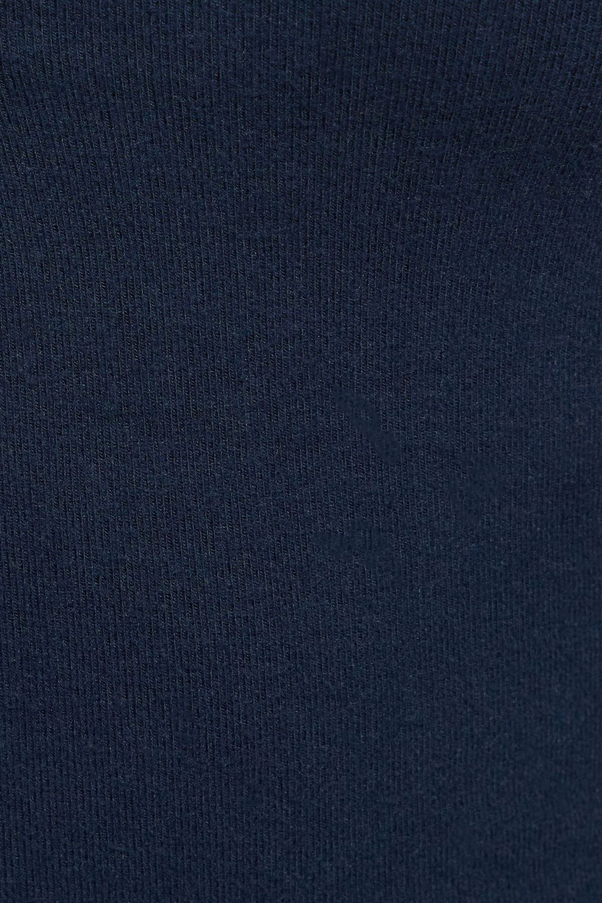 100093733_06G_alt3_1920x2880-1