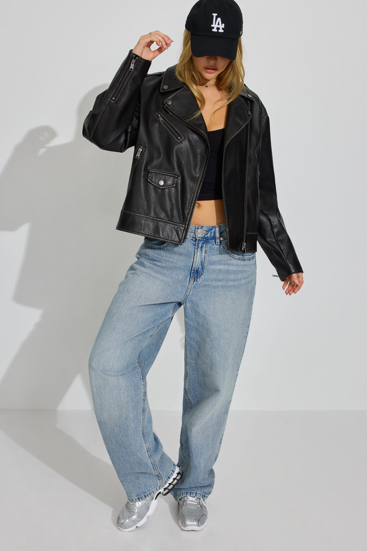 100093784_06V_alt2_1920x2880