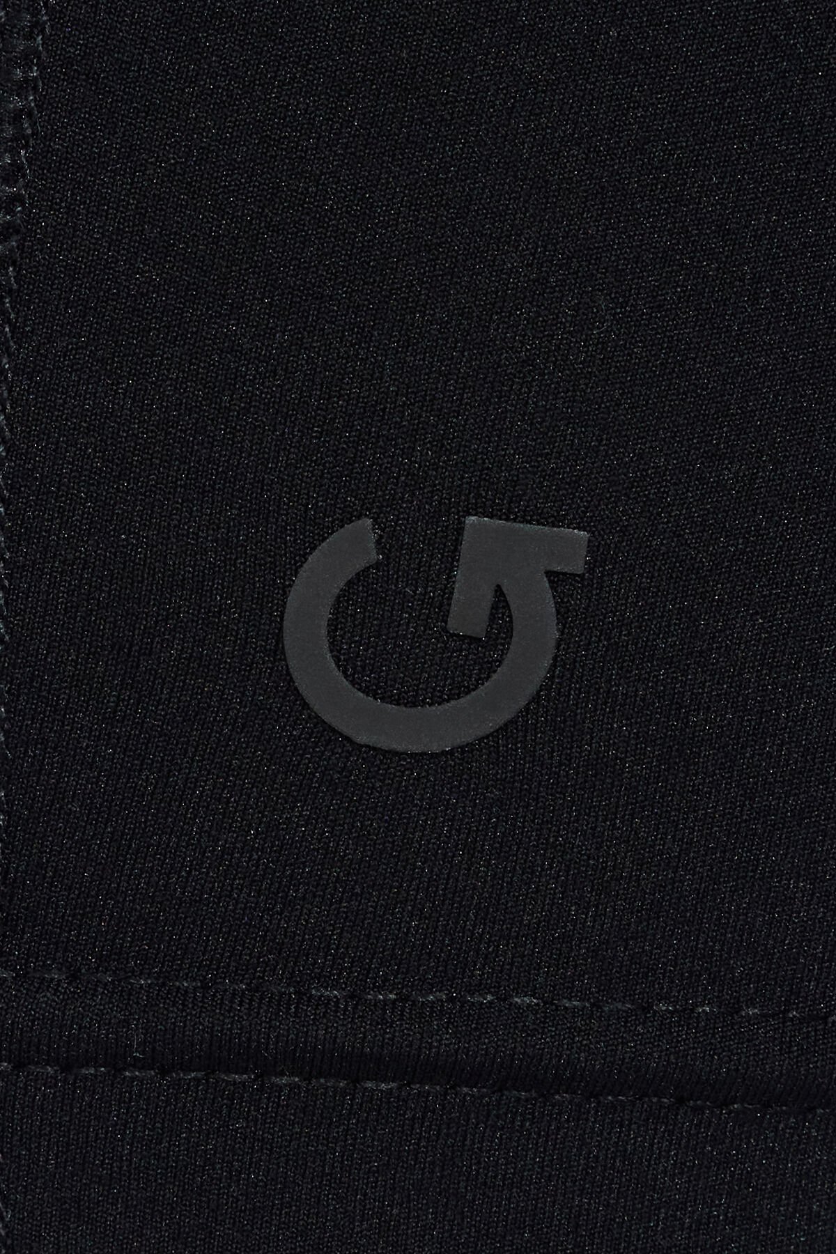 100094173_06V_alt4_1920x2880-2