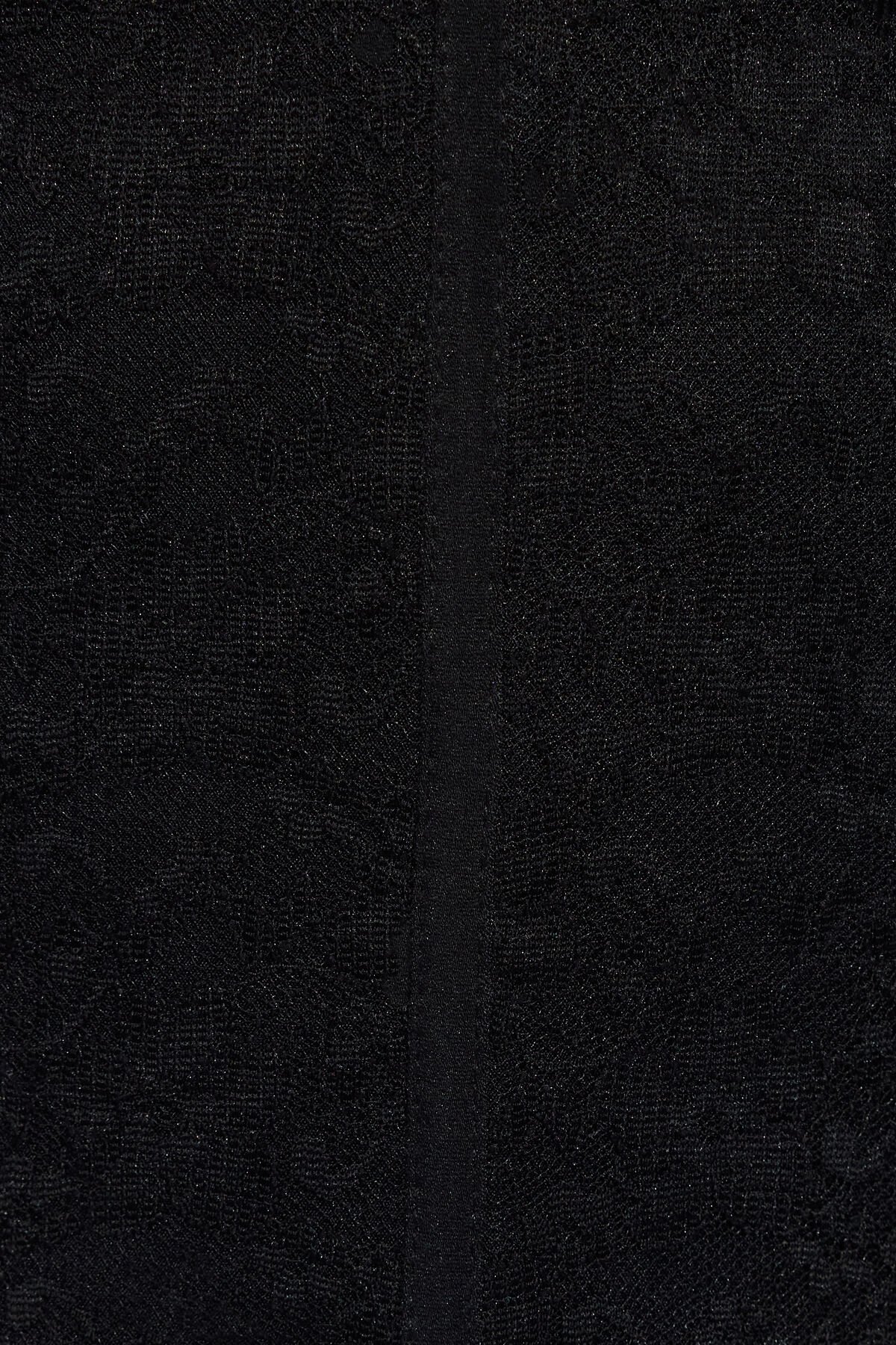 100094709_06V_alt4_1920x2880