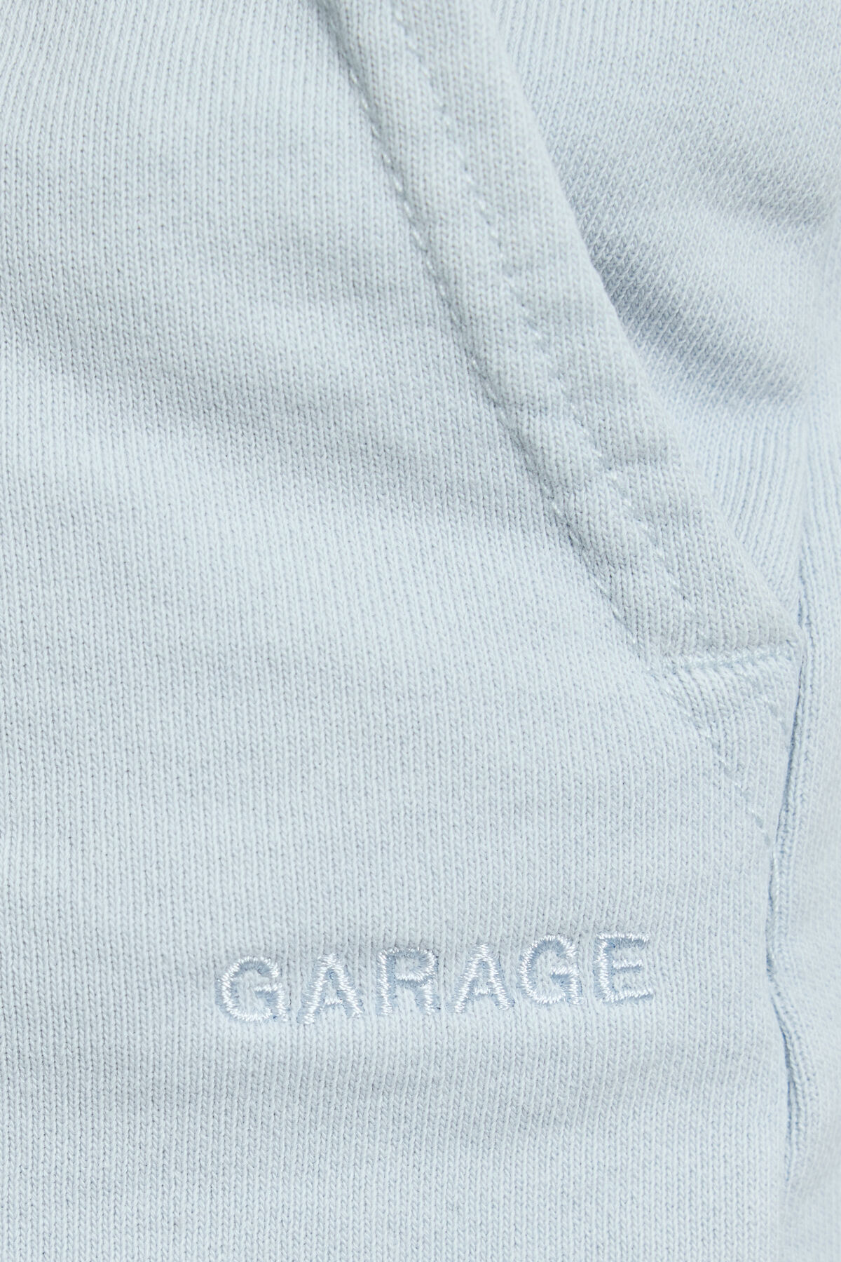 100097260_83Q_alt4_1920x2880