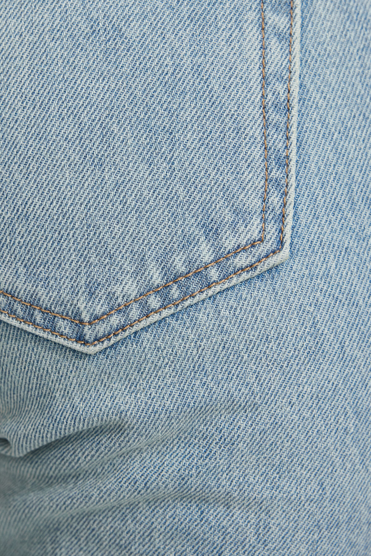 100097649_07J_alt5_1920x2880-1