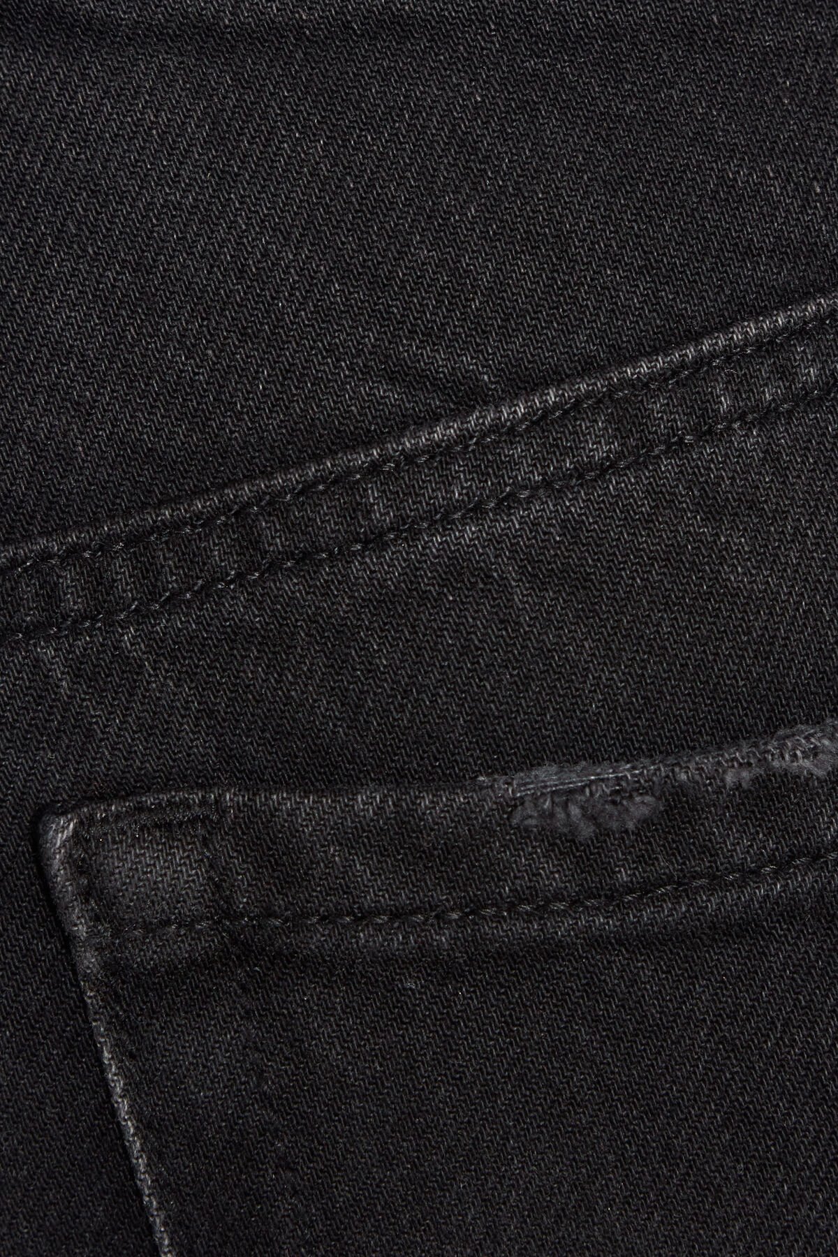 100097903_07Q_alt3_1920x2880