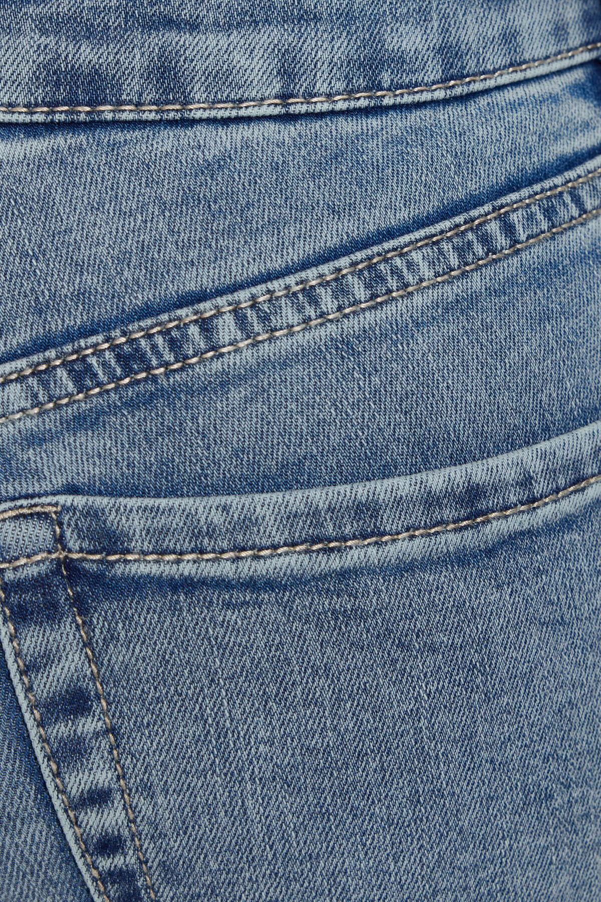 100098165_07K_alt4_1920x2880-1