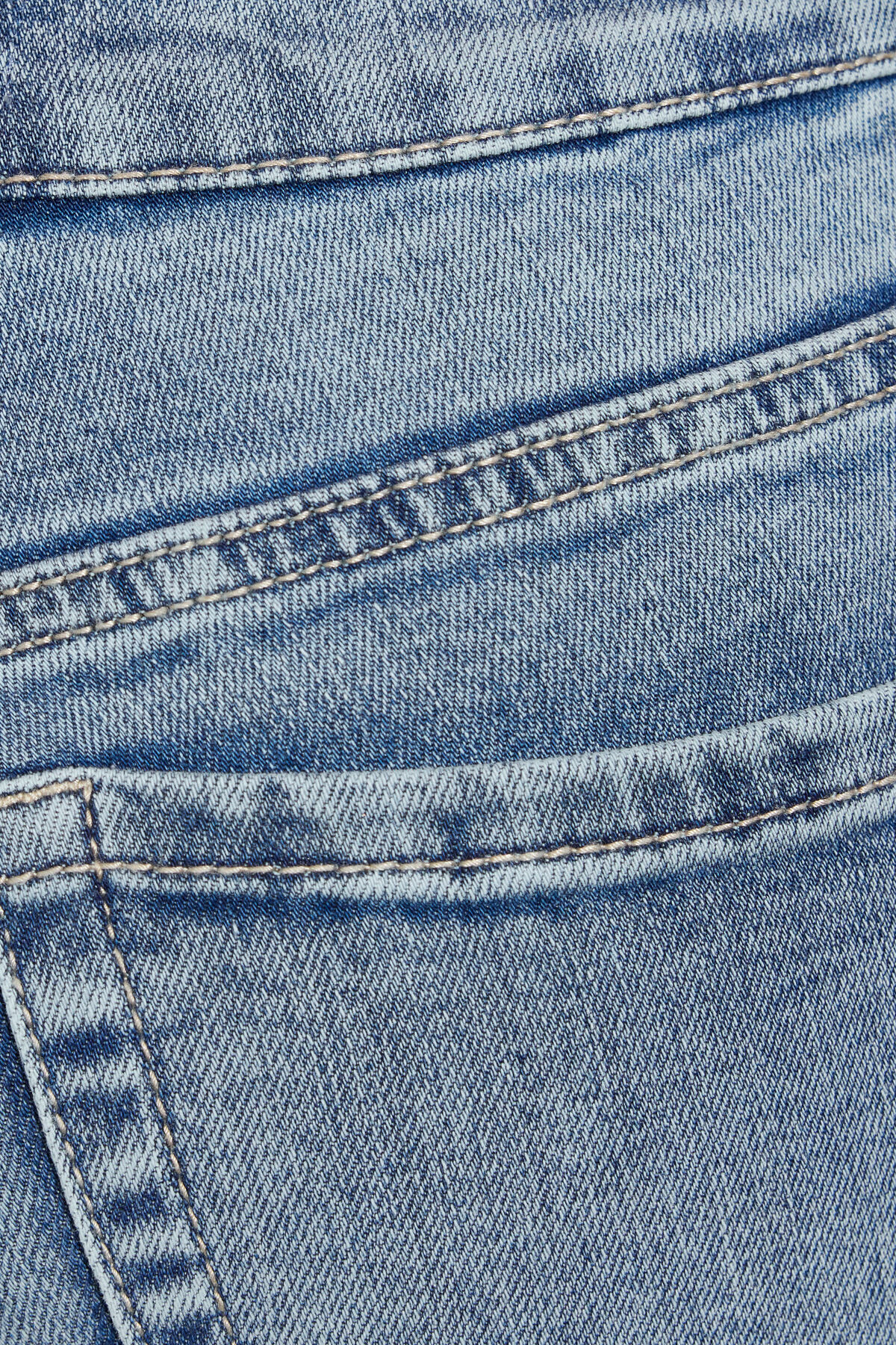 100098165_07K_alt5_1920x2880-1