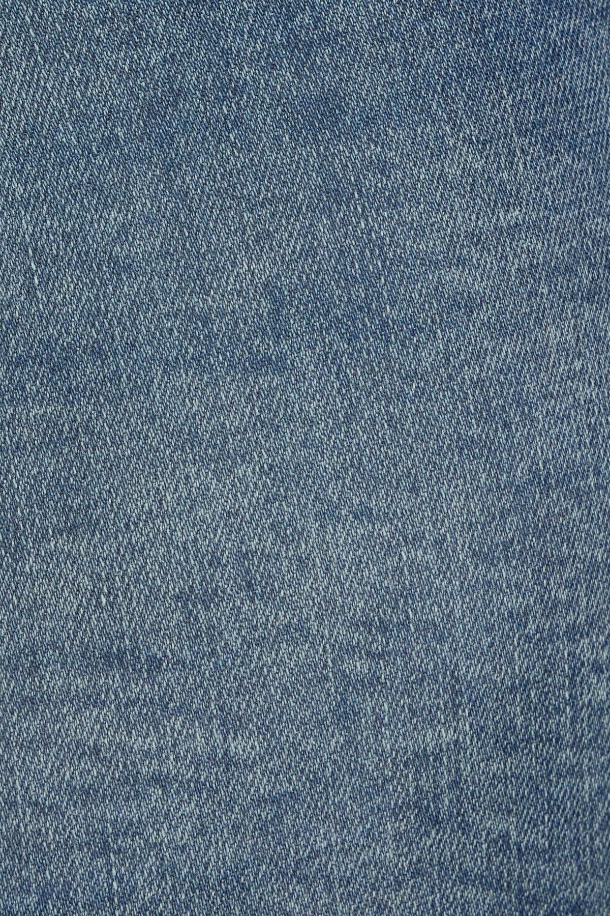 100098835_07J_alt4_1920x2880-1