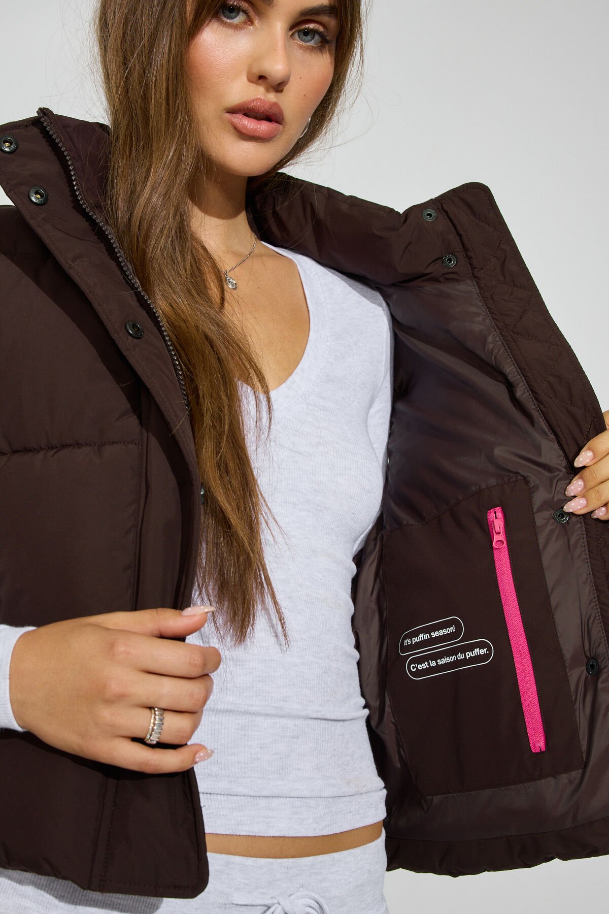 100099020_81F_alt3_1920x2880