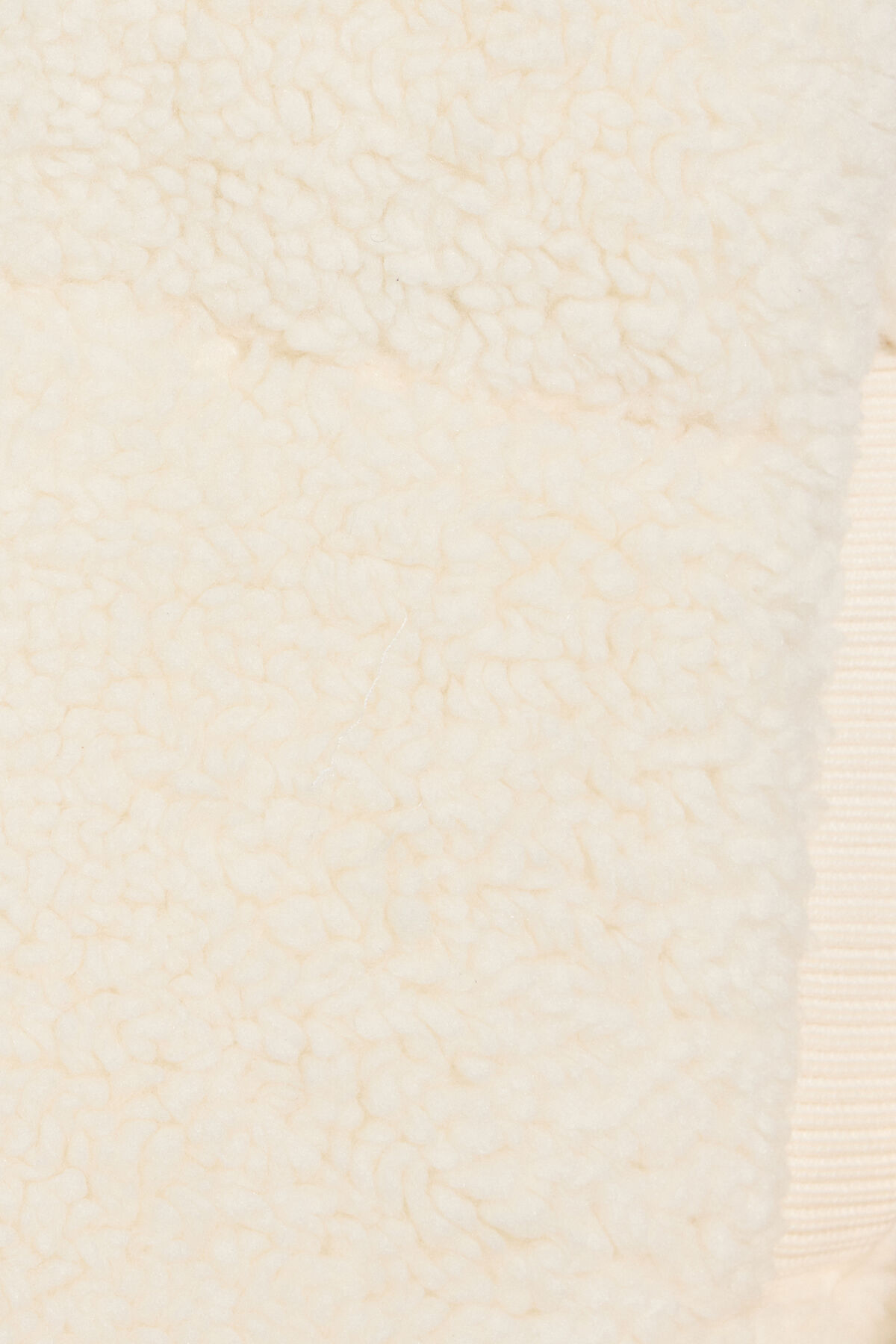 100099776_4MK_alt3_1920x2880-1