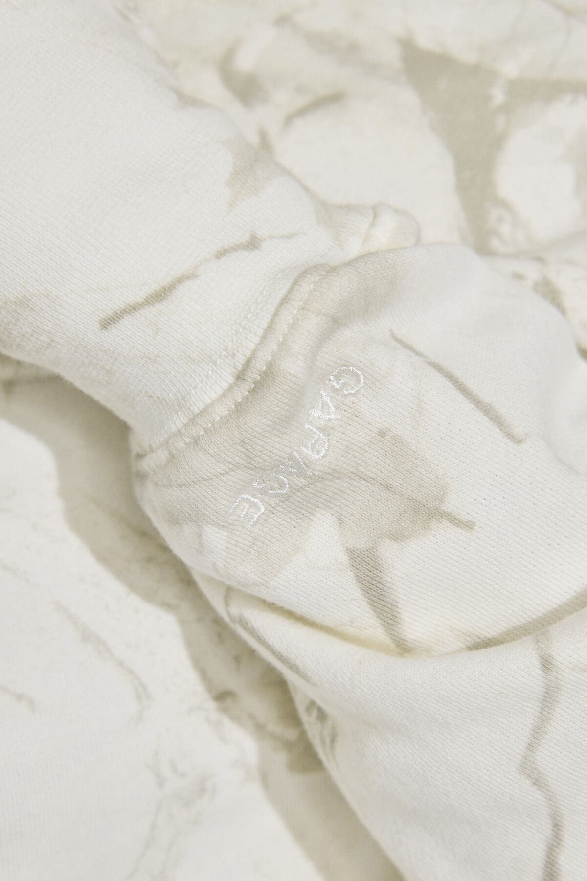 100099811_8I8_alt3_1920x2880-8