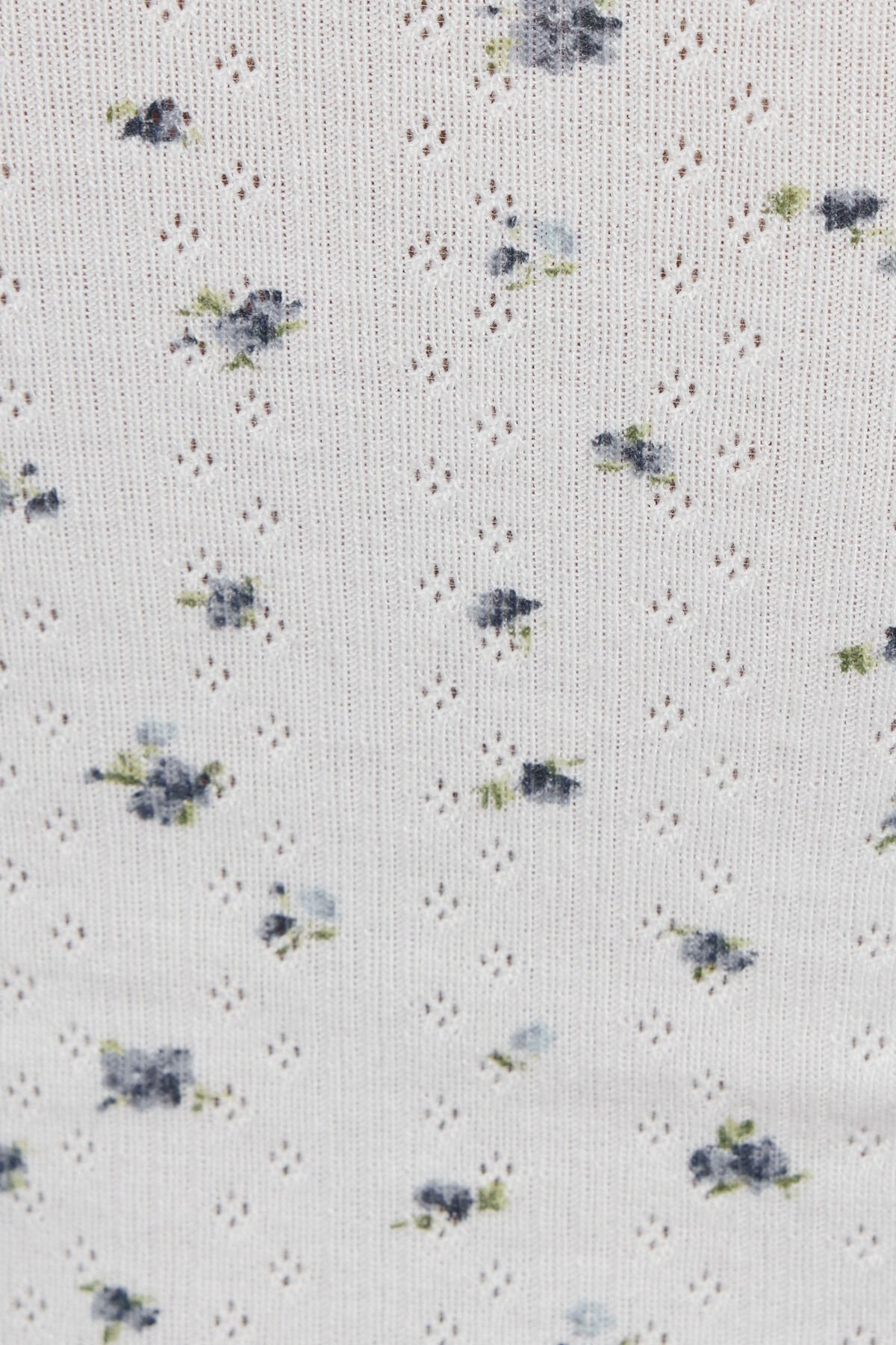 100099849_8GF_alt3_1920x2880-3