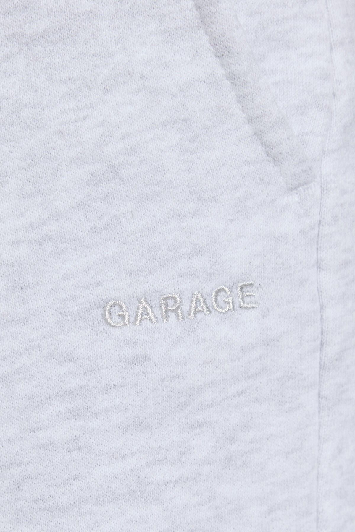 100099870_18X_alt3_1920x2880-1