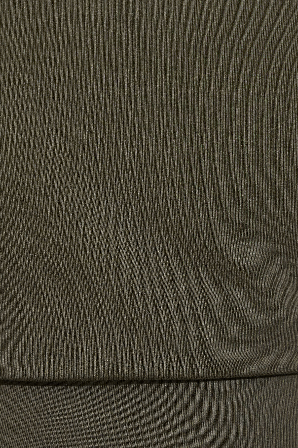 100099907_8AI_alt3_1920x2880