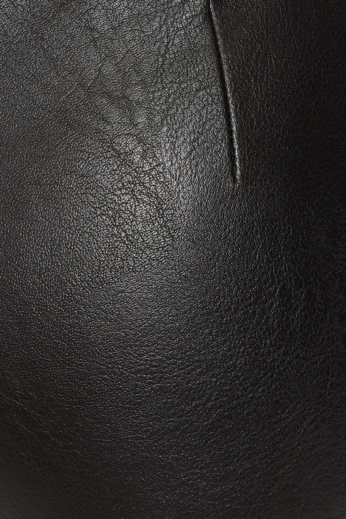 100103339_06V_alt3_1920x2880-4