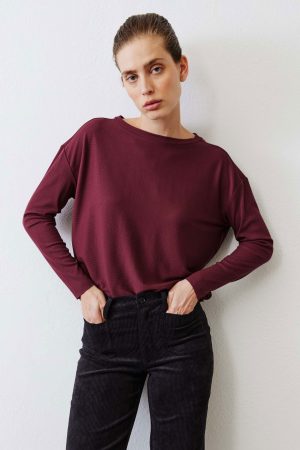 Essential Top With Buttons In The Back